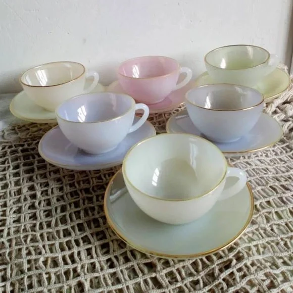 Vintage 60s Arcopal Harlequin Espresso Cups, Opaline Pastel, French Midcentury - Picture 3 of 16